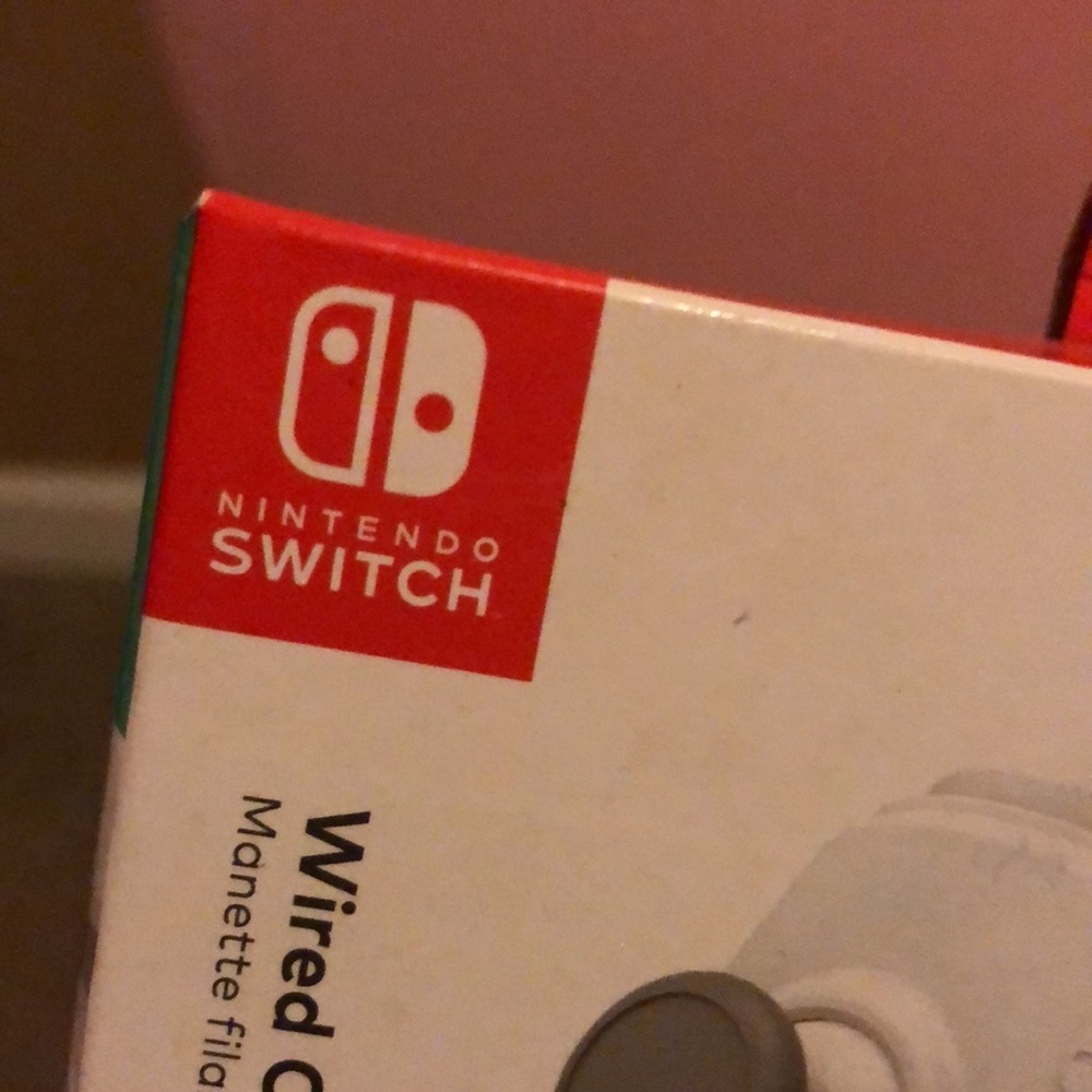 A white Nintendo controller - Picture 4 of 4